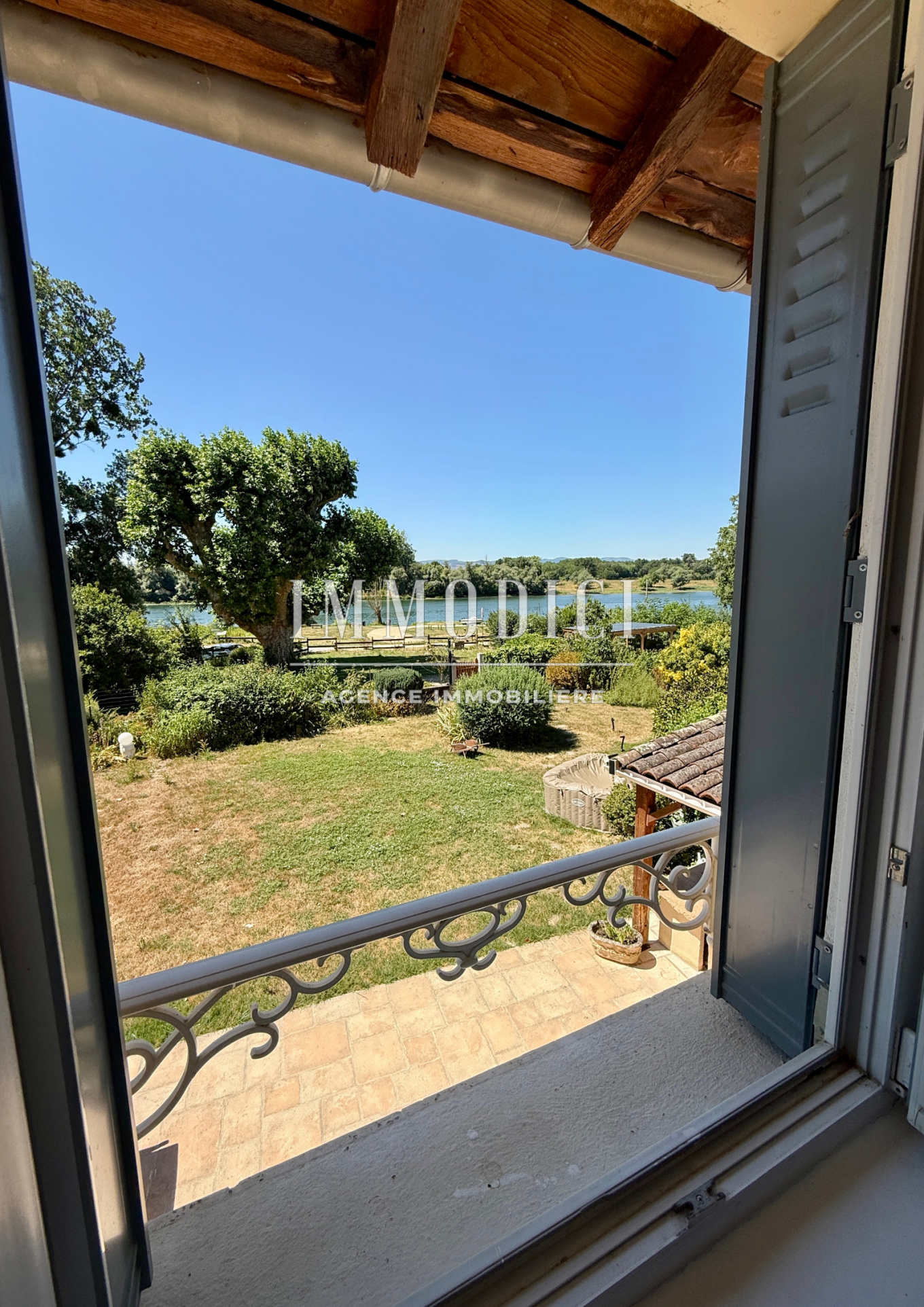 Rare ! Maison de caractère en bord de Saône avec vue imprenable   124 m2   Terrain de 1 311 m2